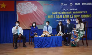 'Em stress, khủng hoảng nhưng cha mẹ không lắng nghe'