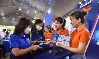 Chuyến xe không tiền mặt tiếp cận hơn 2 vạn người