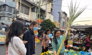 Mía cây, cá chép đường... 'đắt như tôm tươi' dịp ông Công ông Táo