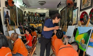 Độc đáo lớp vẽ không lời của những người khiếm thính ở TPHCM