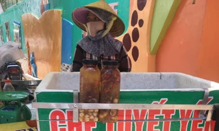 Chè dưỡng nhan được bày bán trên nhiều tuyến đường ở Sài Gòn