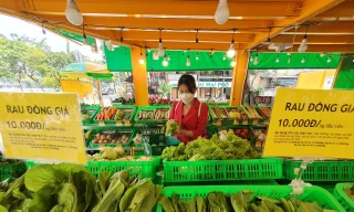 Doanh nghiệp chật vật giữ giá trước 'bão' xăng dầu