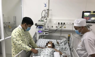 Bé gái dần hồi phục sau phẫu thuật nội soi (ảnh: BVCC)