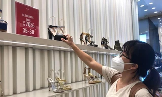 Các thương hiệu khuyến mãi sâu trong mùa mua sắm cuối năm