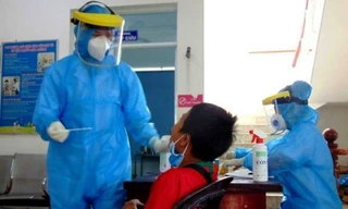Xét nghiệm trong khu dân cư có người mắc COVID-19 