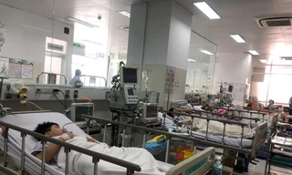 Các em bị thương đang điều trị tại bệnh viện Nhi đồng 2