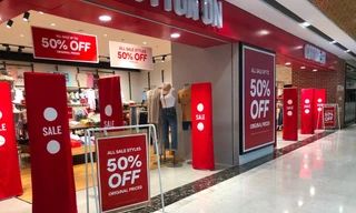 Cửa hàng thời trang 'ngóng' khách sau khi thành phố mở cửa trở lại