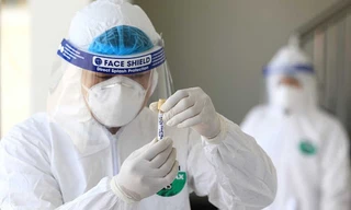 Thêm hai nhân viên sân bay Tân Sơn Nhất nghi mắc COVID-19