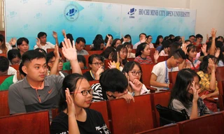 sinh viên trường ĐH Mở TPHCM hào hứng tham gia giao lưu