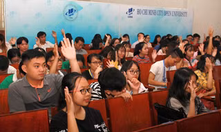 sinh viên trường ĐH Mở TPHCM hào hứng tham gia giao lưu