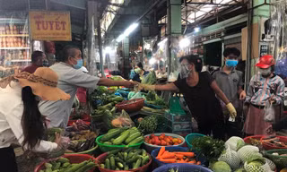 Thực phẩm tại TPHCM lại... nhảy giá