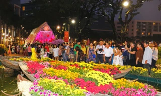 Dù chưa khai mạc, nhưng hội chợ hoa xuân Phú Mỹ Hưng đã rất thu hút du khách 