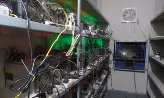 Hơn 7.000 máy đào Bitcoin nhập về TPHCM trong năm 2017