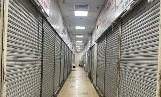 Vì sao hàng nghìn sạp hàng ở An Đông Plaza 'cửa đóng, then cài'?
