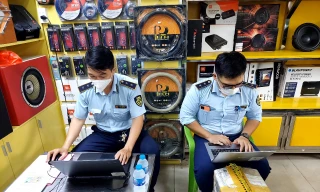 Loạt cửa hàng kinh doanh phụ kiện ô tô bị 'sờ gáy'