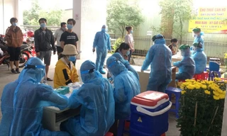 Lấy mẫu xét nghiệm COVID-19 tại TPHCM (ảnh: TTBC)
