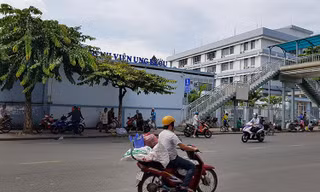 Thêm một đơn vị y tế tạm phong tỏa một phần do liên quan COVID-19