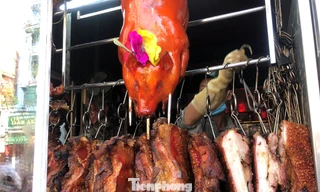 Heo quay "hốt bạc" ngày vía Thần tài