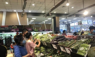 Nhiều mặt hàng thịt, rau củ giảm giá hỗ trợ người mua