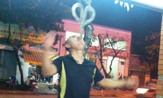 Thủng thực quản vì nuốt kiếm