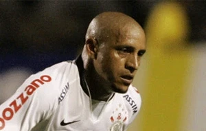 Gia đình bị dọa giết, Carlos muốn rời Brazil