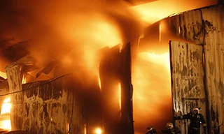 Vụ cháy xảy ra ở khu công nghiệp Shushary, thành phố St. Petersburg