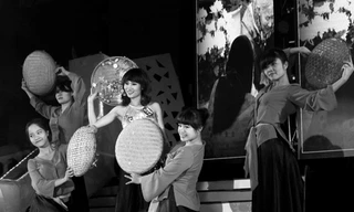 Mộc mạc 'Nhà quê', 'Uống trà' với sinh viên Phương Đông