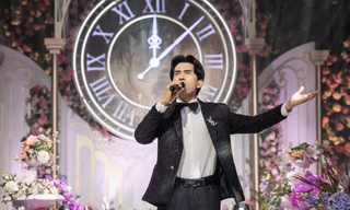 Đan Trường tái xuất, tiết lộ bí mật lớn trên sân khấu được đầu tư 10.000 bông hoa tươi