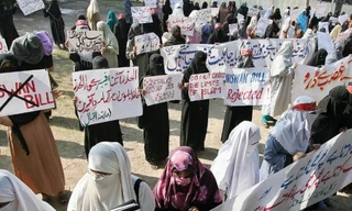 Nhiều cuộc biểu tình nổ ra ở Pakistan nhằm yêu cầu bảo vệ trẻ em gái khỏi nạn hiếp dâm