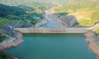 Tiêu thụ giảm mạnh, cảnh báo nước về hồ thủy điện rất thấp