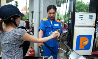 Giá bán lẻ xăng E5RON92 xuống còn tối đa 19.902 đồng/lít từ 15h hôm nay