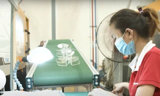 Nhiều sản phẩm của doanh nghiệp ngành công nghiệp hỗ trợ đã tham gia vào chuỗi cung ứng toàn cầu (ảnh tại công ty Điện Quang)