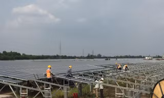 Một góc nhà máy điện mặt trời