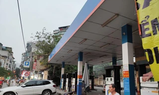 Cây xăng hết hàng, đóng cửa là tình trạng không hiếm gặp những ngày vừa qua ở Hà Nội và các địa phương