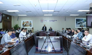 Cuộc họp gỡ khó cho các dự án năng lượng tái tạo chuyển tiếp được Cục Điều tiết Điện lực và EVN tổ chức theo hình thức trực tiếp và trực tuyến