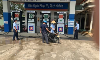 Lực lượng quản lý thị trường nhiều tỉnh miền Nam đã ra quân kiểm tra các cửa hàng xăng dầu ở các tỉnh