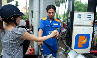 Từ 15h hôm nay, xăng E5 RON 92 bán lẻ có giá bán mới lên tối đa 15.518 đồng/lít.