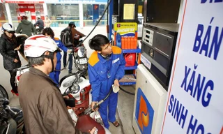 Bộ Công Thương nói sẽ giám sát và báo cáo Chính phủ về việc đưa xăng RON 95 vào diện quản lý giá