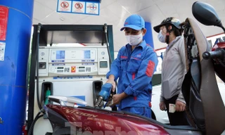 Giá xăng bán lẻ được điều chỉnh tăng từ 18h hôm nay