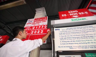 Xăng E5 RON92 có giá bán lẻ mới 20.231 đồng/lít từ 15h hôm nay. Ảnh: Như Ý