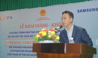 Ông Cho Jong Wook, Phó Tổng giám đốc Học viện Đồng Thịnh Vượng Samsung Điện tử Hàn Quốc phát biểu tại lễ khai mạc 