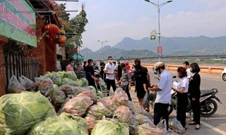 Bộ Công Thương yêu cầu không để xảy ra tình trạng thiếu hàng, sốt giá, đứt gãy nguồn cung và có kế hoạch chuẩn bị cho 'giải cứu' nông sản ở các địa phương bị phong tỏa vì dịch COVID-19