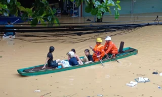 Ngừng cấp điện ở nhiều địa phương do mưa lũ, sạt lở