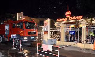 Cận cảnh cháy lớn tại Cty cổ phần bóng đèn phích nước Rạng Đông 