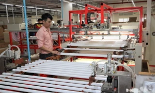 Làm mới thương hiệu 'vang bóng một thời'