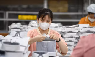 Tìm cơ hội phát triển bền vững cho ngành dệt may và da giày Việt Nam