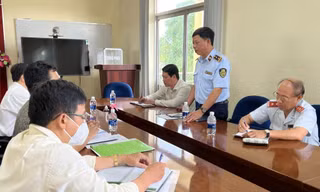 Đại diện Saigon Petro làm việc với lực lượng quản lý thị trường về đảm bảo nguồn cung xăng dầu ở Cần Thơ