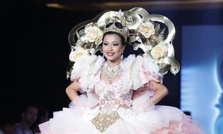 U40 Ngô Mỹ Uyên vẫn đủ sức đọ dáng với đàn em