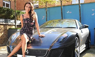 ‘Tiểu thư tỷ đô’ khoe siêu xe trên truyền hình