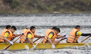 Sôi nổi lễ hội đua thuyền trên sông Đà